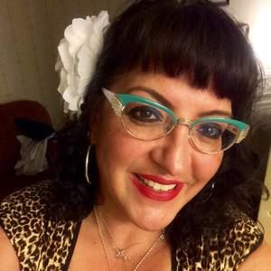 Meet your Posher, Elizabeth